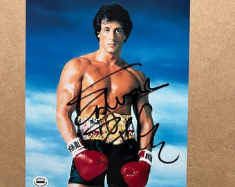 シルベスタースタローン直筆サイン入りフォト シルベスター・スタローン直筆サイン入り写真 - ロッキー（COA付き