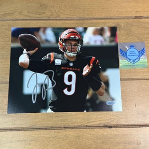 Joe Burrow Signed Cincinatti Bengals 8x10 Photo COA