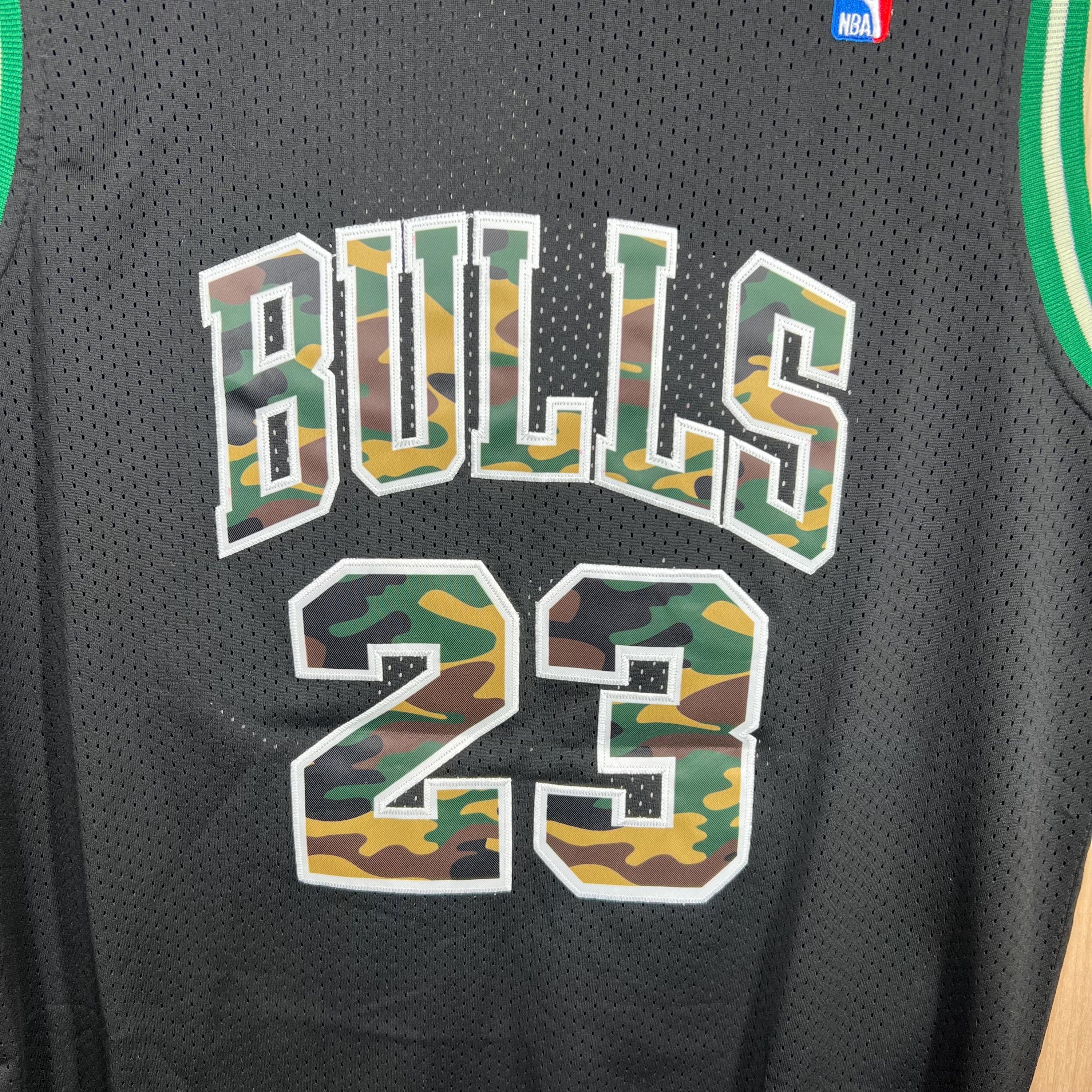 NBA シカゴ・ブルズ 23番 サイン入りユニフォーム Icons証明書付き マイケル・ジョーダン直筆サイン入りジャージ、シカゴ・ブルズ #23