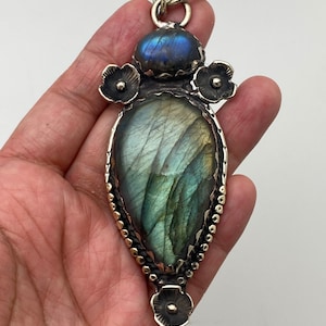 labradorite pendant, handcrafted,tibetan silver, floral,flower pendant, ethnic,tibetan design, natural stone,Himalayan,Nepalese