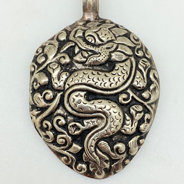 dragon carved pendant,tibetan silver, handcrafted,Nepalese,Himalayan,ethnic design,tibetan design,