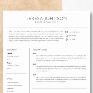 Op de afbeelding: Een zwart-witte cv-sjabloon met de naam Teresa Johnson bovenaan. De cv bevat secties voor opleiding, vaardigheden en relevante vaardigheden.