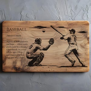 Könnte beinhalten: Holzschneidebrett mit Baseball-Motiv. Das Brett zeigt eine gravierte Illustration eines Schlagmanns und Fängers, mit dem Wort "BASEBALL" und einer Definition. Das Brett ist rechteckig und aus hellem Holz gefertigt.