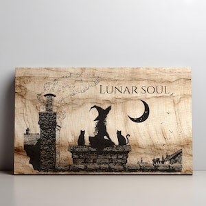 Peut inclure: Tableau en bois avec une silhouette noire de sorcière, deux chats et un croissant de lune. Le texte "LUNAR SOUL" est au-dessus de la sorcière. Le fond a une texture de grain de bois.