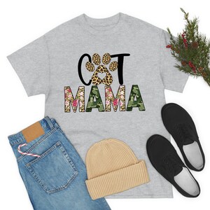 Cute Mama Cat T-Shirt | Paw Print Cat Shirt | Cat Mom Shirt | Cat Lover | Pet Lover | Gift for Mom | Cute Cat Tee