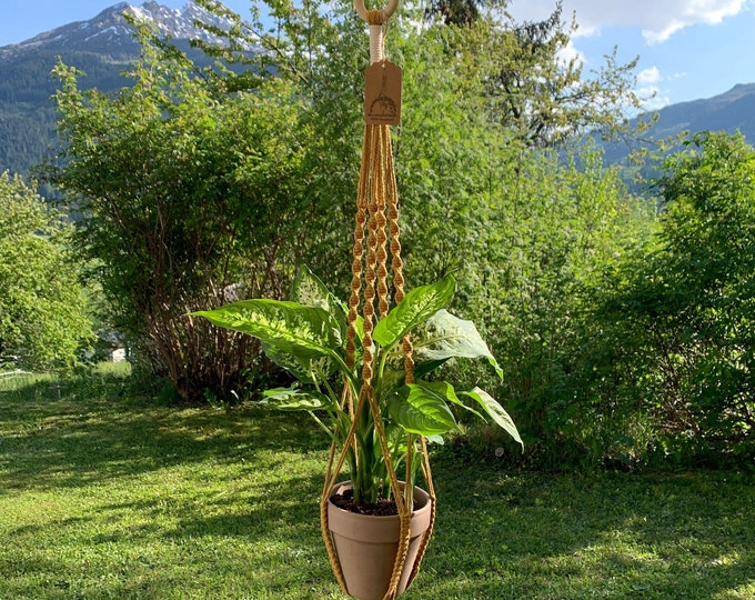 Macramé plant holder