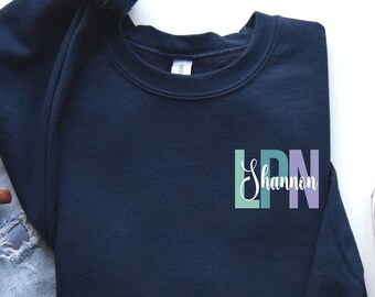 Chemise IAA personnalisée, cadeau IAA, sweat-shirt infirmière infirmière autorisée, sweat-shirt IAA personnalisé, sweat-shirt infirmière auxiliaire autorisée, PCA724
