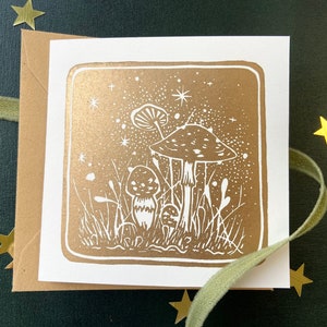 Handgemaakte Paddenstoelen Kerstkaart Goud - Sprookjesachtige Wenskaarten Met Kraft Papieren Enveloppen - Lino Print Kunstkaarten