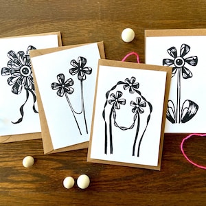 Handgemaakte Bloemen Kaarten Set - 4 Blanco Lino Druk Wenskaarten Met Abstracte Bloemen- Zwart Witte Kunst Kaarten A6
