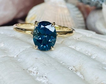 14k London Blue Topas Ring, London Blue Topas Ring im Ovalschliff, London Blue Topas Verlobungsring, London Blue Topas Solitärring