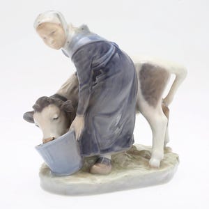 Royal Copenhagen porcelain figurine No. 779 &quot;Women feeding a calf&quot;