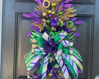 Mardi Gras Wreath Swag, XL Bow in Purple Green Gold, Carnival Door Hanger, Fat Tuesday Decor