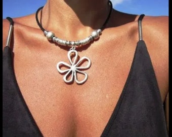 Handmade Five-Petal Flower Necklace