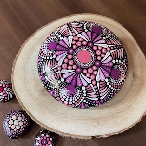 Mandala stone, unique, 11.5 cm, dot painting, dot art, mandala flower, decorative stone, hand-painted stone, meditation stone, mindfulness