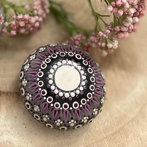 Mandala stone, unique, 4 cm, dot painting, dot art, mandala flower, decorative stone, hand-painted stone, meditation stone, mindfulness, dotted