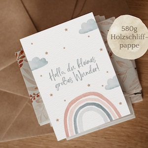 Postkarte "Hallo du kleines großes Wunder" | Karte zur Geburt | Eine liebe Geste für Mamas mit Baby | Karte mit Regenbogen, Wolken & Sternen