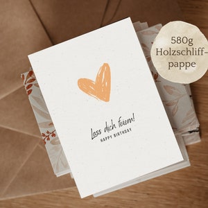 Postkarte LASS DICH FEIERN Happy Birthday!| Karte zum Geburtstag mit Herz auf Holzschliffpappe | Schlichtes Design und sehr formstabil