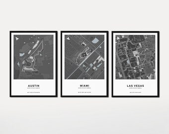 Puede incluir: Tres impresiones enmarcadas en blanco y negro de mapas de los autódromos de Austin, Miami y Las Vegas. Cada impresión incluye el nombre de la ciudad, el estado y las coordenadas del autódromo.
