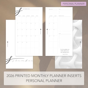 Puede incluir: Insertos de planificador mensual 2026 blancos con un calendario de septiembre y una página para notas y objetivos. Los insertos incluyen el texto "In the middle of every difficulty lies opportunity - Albert Einstein" y "Personal Planner".