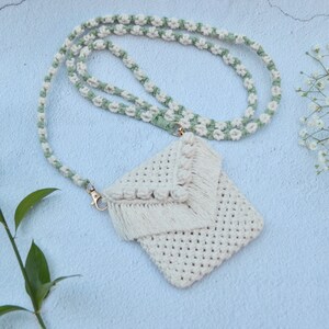 sac à main de fille de fleur petit sac de corps croisé chaîne de marguerite sac à main en macramé extra petit sac de fleur boho petit sac à main fleur fille cadeau sangle de fleur