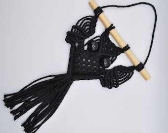 Macrame Bat Halloween Wall Hanging: Spooky Kids Room Decor