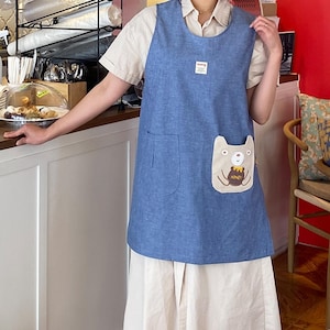 Adorable Bear-Pocketed Kitchen Apron for Stylish Chefs