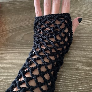 Fishnet crochet gloves