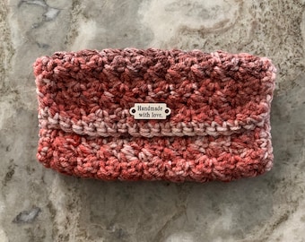 Cartera con cierre magnético en tonos rosa ruborizado y morado