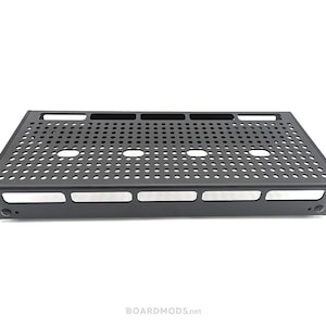 Modular Guitar Pedalboard B2 – Customizable Aluminum Design with Adhesive-Free Mounting System by BoardMods