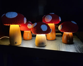 Lámpara de setas con tapa de crotchet, lindas lámparas de madera, 3 configuraciones de color para iluminación ambiental regulable, mesita de noche única inalámbrica, regalo para ella
