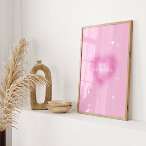 Affiche affirmation rose, faites confiance au processus, impression aura rose, affiche affirmation granuleuse dégradé, art mural spirituel, affiche aura rétro