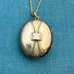 Early 1900&#39;s Buckle Pattern Oval locket Gold Filled on Solid 14K Gold 18&quot; Chain