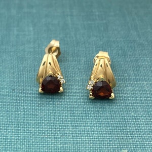 Vintage Natural Garnet and Diamond 14K Yellow Gold Post Stud Fashion Earring