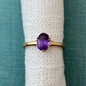 Oval Vintage Amethyst Ring in Solid 14K Yellow Gold
