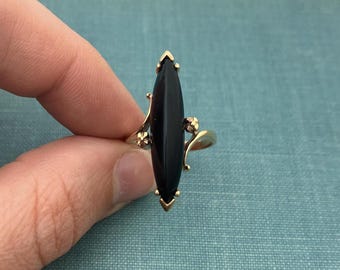 Vintage markies Onyx massief 10k geelgouden modering met bloemenaccenten