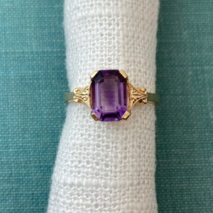 Amethyst Vintage Ring in Solid 14K Yellow Gold