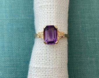 Amethyst Vintage Ring in Solid 14K Yellow Gold