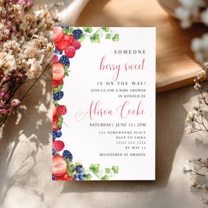 Invitación para baby shower con diseño de frutos rojos, invitación editable en acuarela de fresas y arándanos, descarga digital.