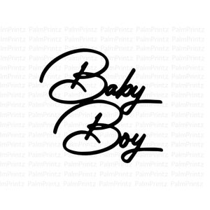 以下が含まれることがあります： 黒と白のグラフィックデザインで、「Baby Boy」というテキストが筆記体で書かれています。