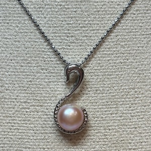 Elegante collar de perlas de cisne, colgante de cisne plateado con perla de agua dulce