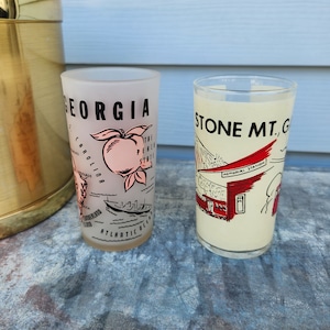 2 pcs Georgia 1960s Vintage Vacation Glasses. Georgia Peaches, Stone Mountain