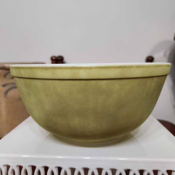 Pyrex 403 2.5 Quart Mixing Bowl, Verde Avocado Olive Green