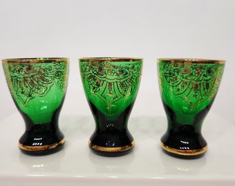 3-teilige Boho Czech Emerald Green Cordial Schnapsgläser, handbemalte Goldakzente