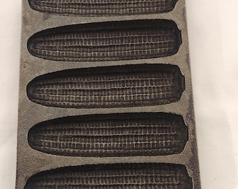 Forma do pieczenia muffinek kukurydzianych VTG z żeliwa, wyprodukowana w USA, Lodge 527C2, długość ok. 9 cali