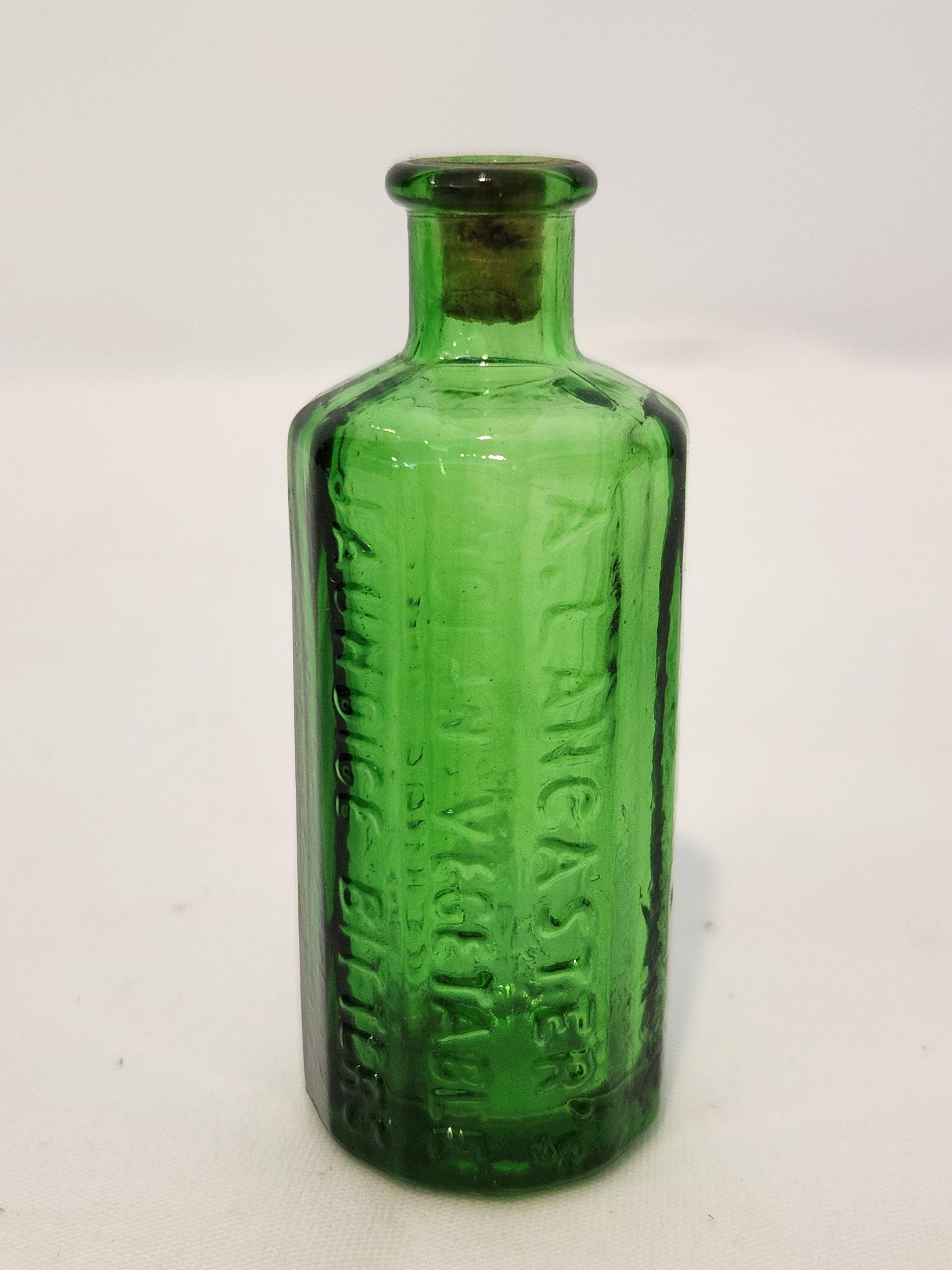 緑　ガラス　ボトル Wicked green elixir - Etsy 日本