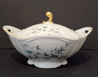 VTG Z & Co, Tirschenreuth, Beieren, Duitsland, Jana-patroon, overdekte groenteschaal, groene Ming-gouden kruisbloem met ruche en rand, ongeveer 10"