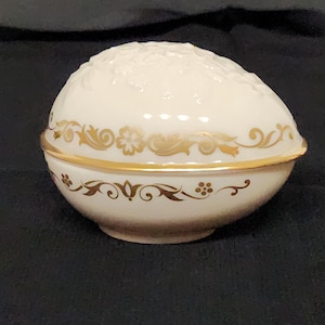 Lenox Ivory and Gold Egg Trinket Ring Box. Mid Century Vintage Made in USA