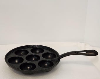 Molde antiguo de hierro fundido AA&Co para Aebleskiver, bolas de panqueques daneses, huevos, MPLS M-1, EE. UU., 7 tazas, aprox. 9" de diámetro