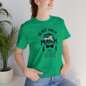 The Best Kind of Mom Raises Scouts, Boy Mom, Camping Mom, Scouting, Messy Bun Mom, Eagle Scout, Custom Tee