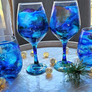 Blue ocean themed stemless/ stemmed wine glasses. I also add white, some gold and black. I Can do other combinations!